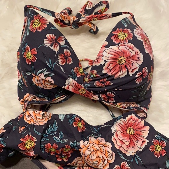Other - Floral bathing suit 🤍